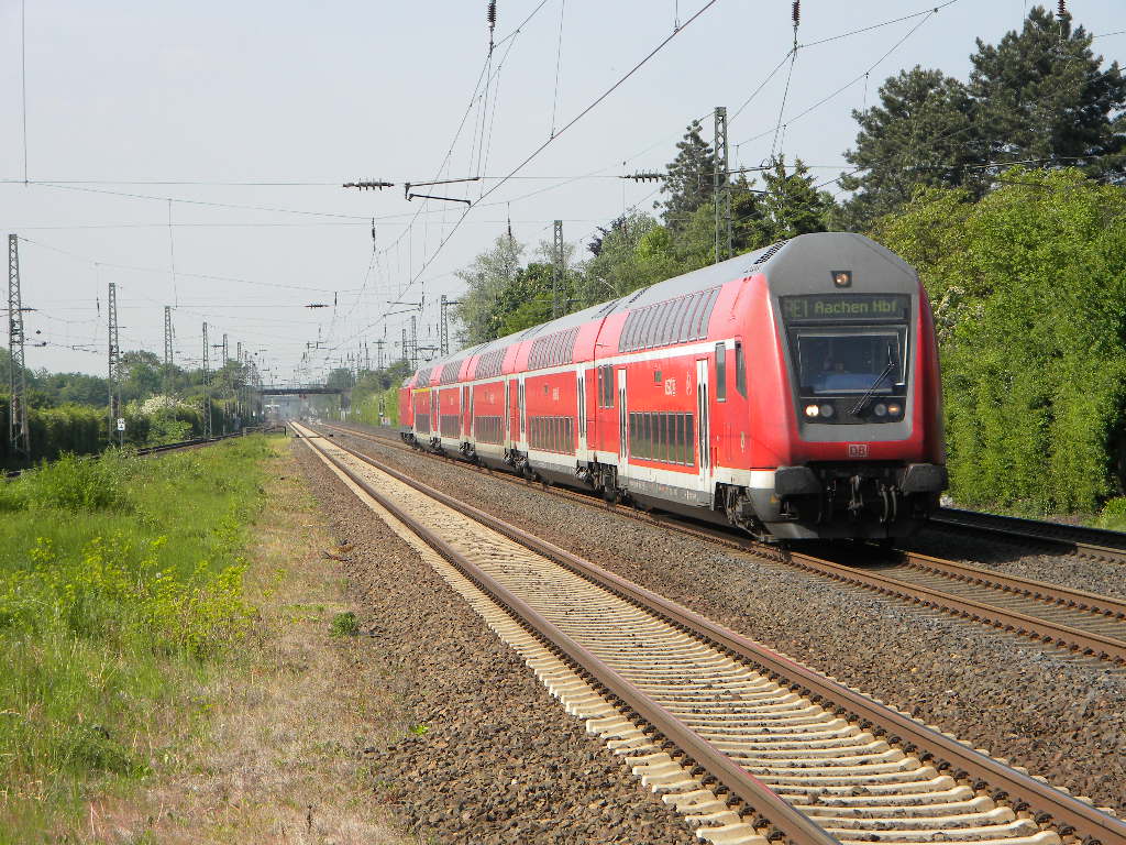 DBpbzf 765 mit 146 025 bei der Durchfahrt bei Angermund 22.5.2010