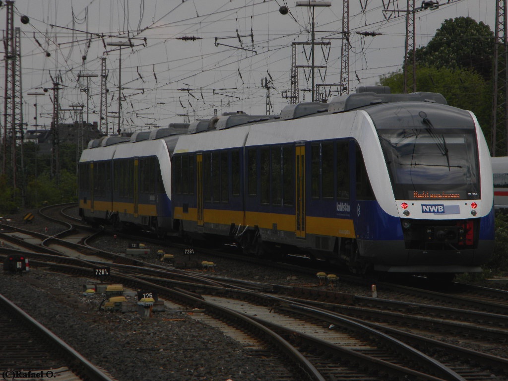 VT551 VT557 bei der Ausfahrt aus Duisburg Hbf, und warten auf den Einsatz auf dem RB31 16.5.2010