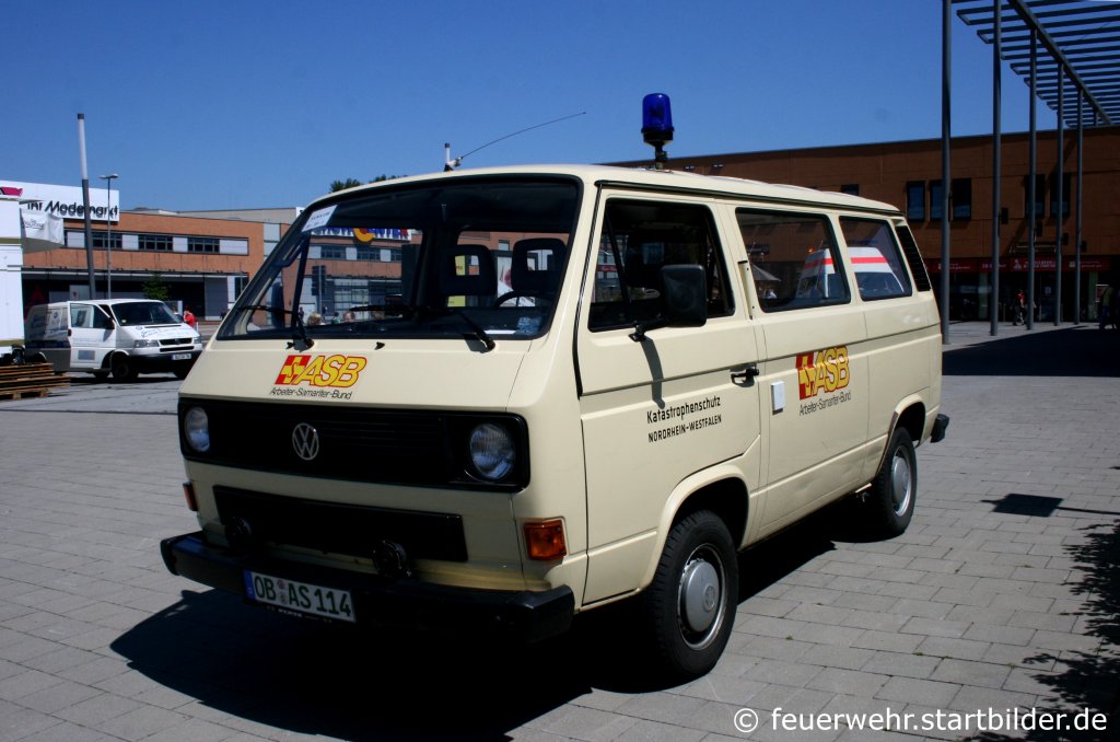 ASB Oberhausen
SAMA OB 10/10/1
OB AS 114
VW T3
Aufgenommen am Rander der Sterkrader Kirmes, 3.6.2010.