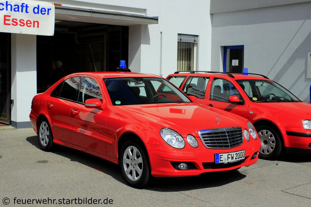 Auch dieser CLK ist neu zur Feuerwehr Essen gekommen.
Er h�rt auf den Namen (Florian Essen 01/01/01).
Aufgenommen beim Tdot der BF Essen, 25.8.2012.