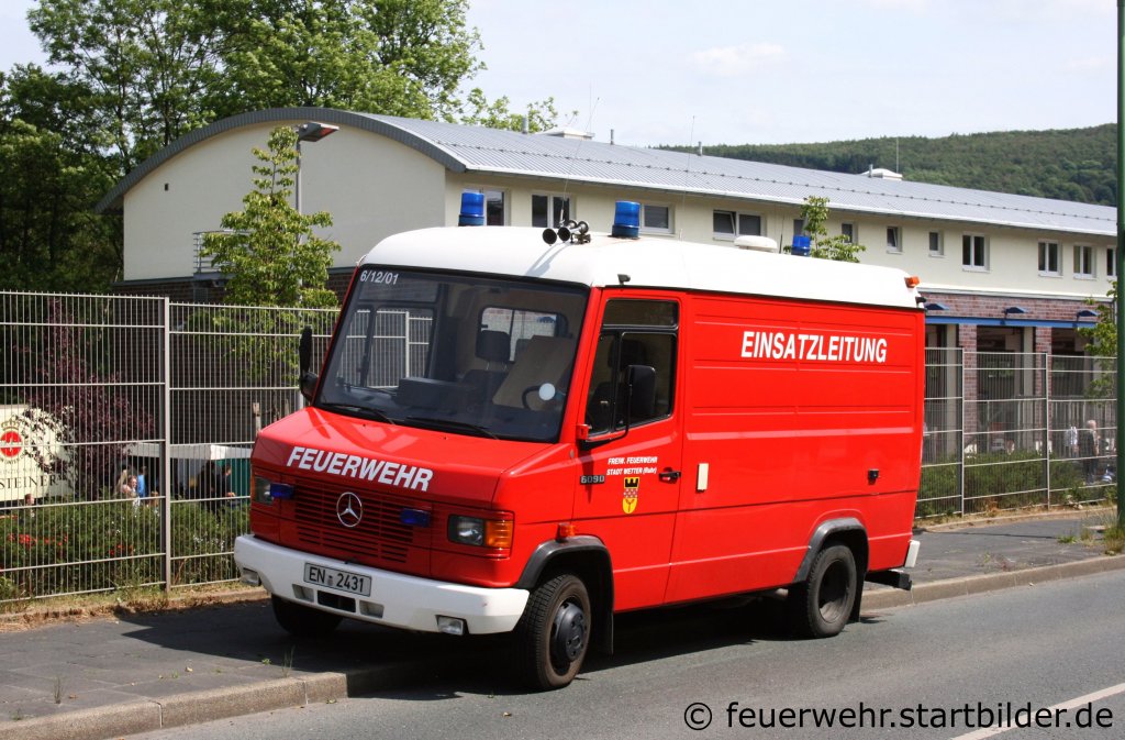 Bei Feuerwehr Wetter ist dieser ELW 2 (6/12/01) zuhause.
Man konnte in am 28.5.2011 beim Tag der offenen T�r der Feuerwehr Hagen Haspe.
 