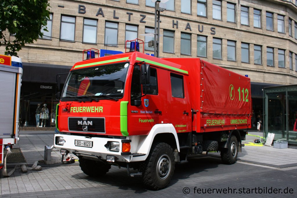 Dekon-LKW-P (BO 8023) auf MAN LE 10.163.
Aufgenommen in der Bochumer City am 28.5.2011.