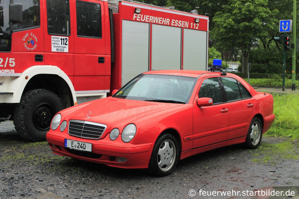 Dienstfahrzeug (E 240) der Feuerwehr Essen.
Aufgenommen beim Tdot der FF Essen Margaretenh�he, 3.6.2012.