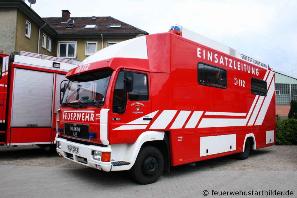 Diesen ELW 2 (DU 2308) auf MAN 8-163 mit Gossler Aufbau habe ich beim Tag der Offenen T�r der Feuerwehr Duisburg Huckingen am 15.5.2010 aufgenommen.