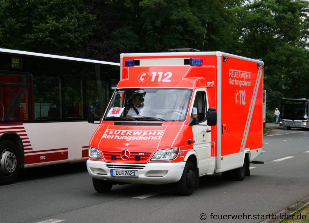 Diesen RTW (DU 2621) auf MB Sprinter mit WAS Aufbau habe ich am 24.7.2010 an den Steinischen Gassen in Duisburg aufgenommen.