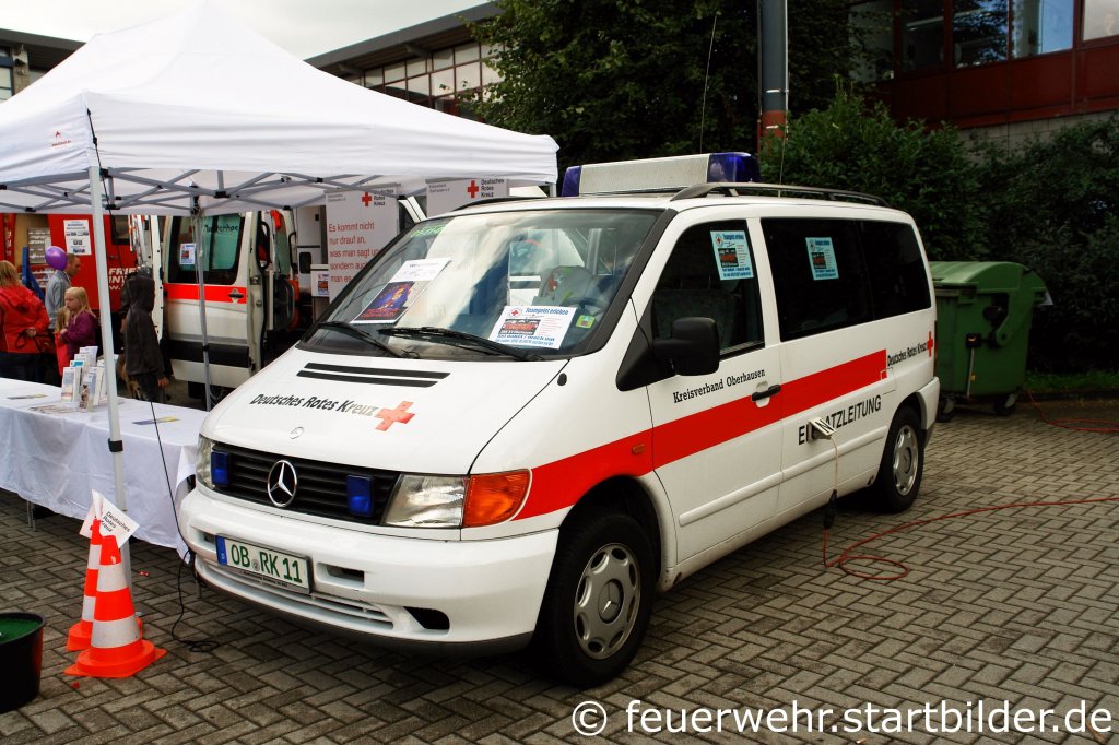 Dieser ELW 1 (OB RK 11) geh�rt zum DRK in Oberhausen.
Aufgenommen am 18.9.2011 beim Tdo der FF Oberhausen Sterkrade.