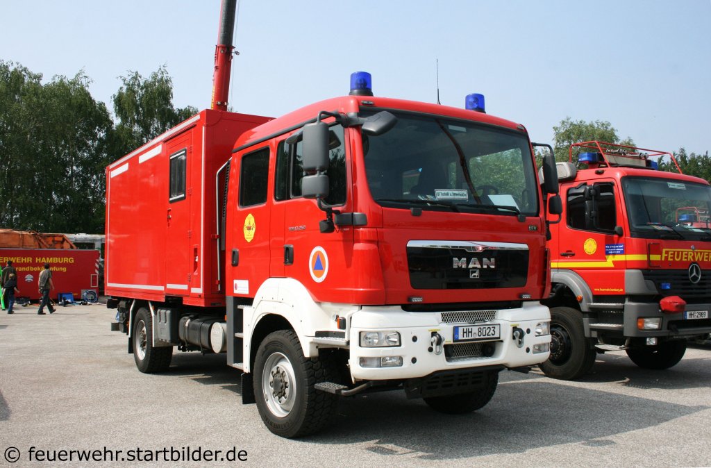 Dieser MAN TGM 13.250 (HH 8023) steht bei der BF Technik und Umweltwache.
Aufgenommen beim Tag der offenen T�r der Feuerwehrschule Hamburg am 21.5.2011.
