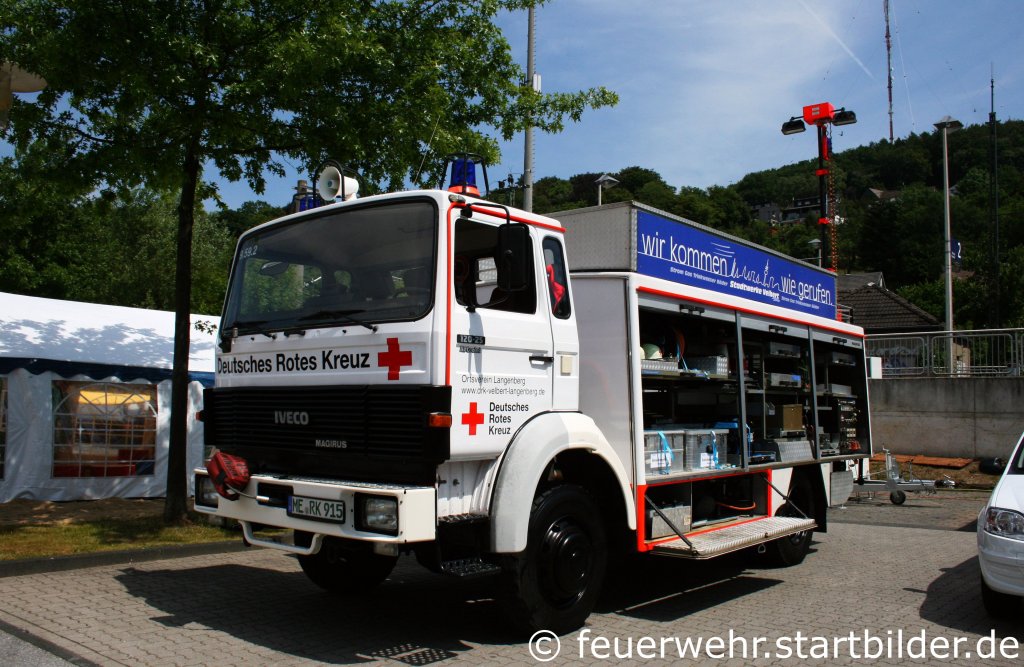 Dieser R�stwagen geh�rt jetzt dem DRK Ortsverein Velbert Langenberg.
Aufgenommen beim Tag der offenen T�r der Feuerwehr Velbert Langenberg, 4.6.2011.