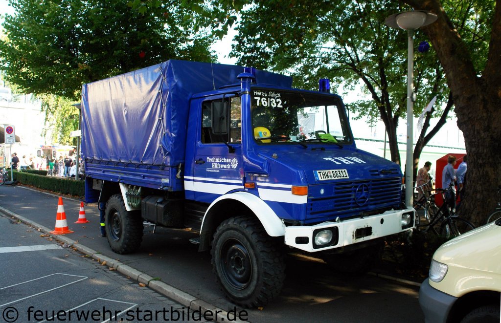 Dieser Unimog (Heros J�lich 76/32) geh�rt zum THW OV J�lich.
Aufgenommen beim NRW Tag 2011 in Bonn.