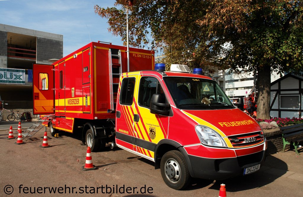 Dieses WLF (12/65/1) der Feuerwehr Niederzier.
Das Fahrzeug wurde von Magirus Aufgebaut.
Aufgenommen beim NRW Tag 2011 in Bonn.