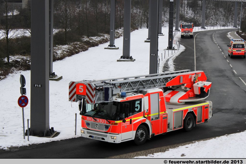 DLA (K) 23/12 (Florian D�sseldorf 05/33/01) der Feuerwache 5 in D�sseldorf.
Aufgenommen am Flughafen D�sseldorf,26.1.2013.