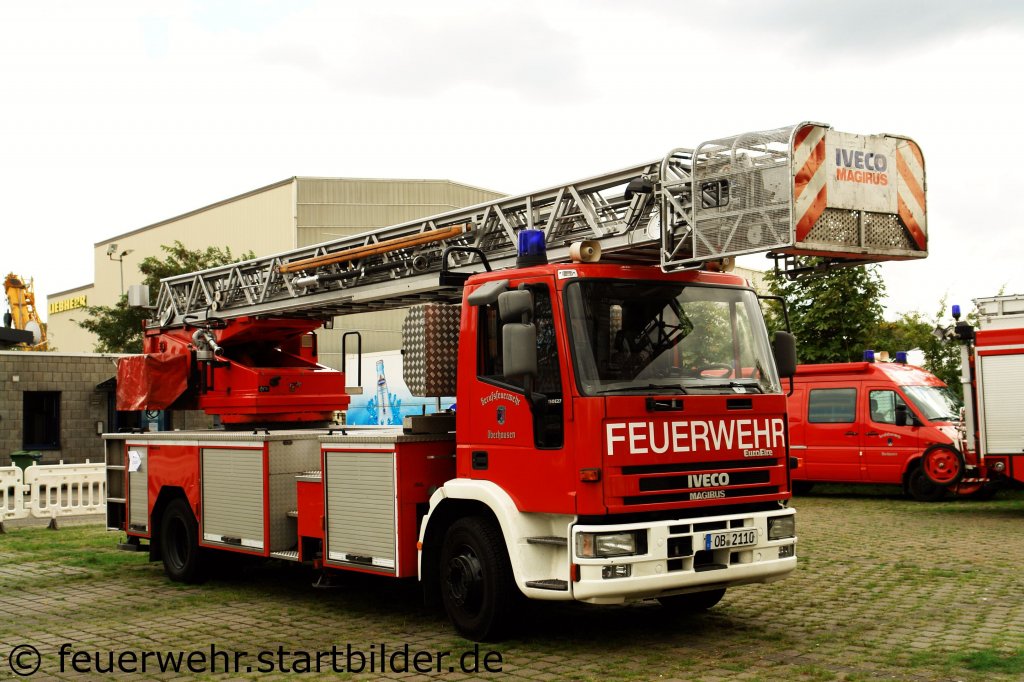 DLK 23/12 (1/33/2) ist auf der Wache 1 in Oberhausen Stationiert.
Aufgenommen am 18.9.2011 beim Tdo der FF Oberhausen Sterkrade.