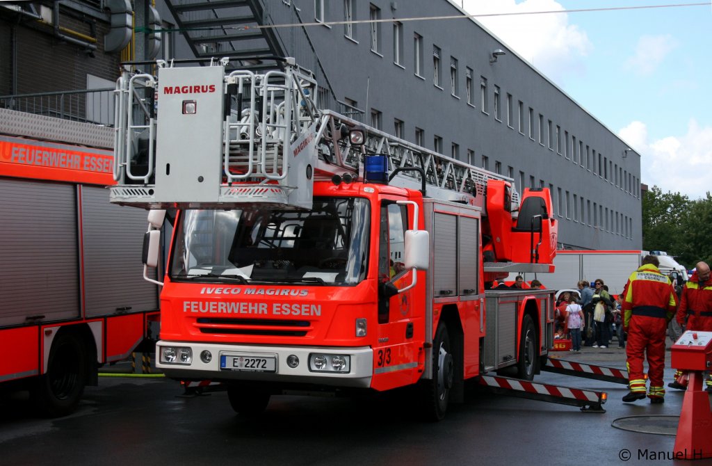 DLK 23/12 (Florian Essen 1/33/1) der Feuerwehr Essen.
Das Bild habe ich beim Tag der offenen T�r der Feuerwehr Essen am 4.9.2010 gemacht.
