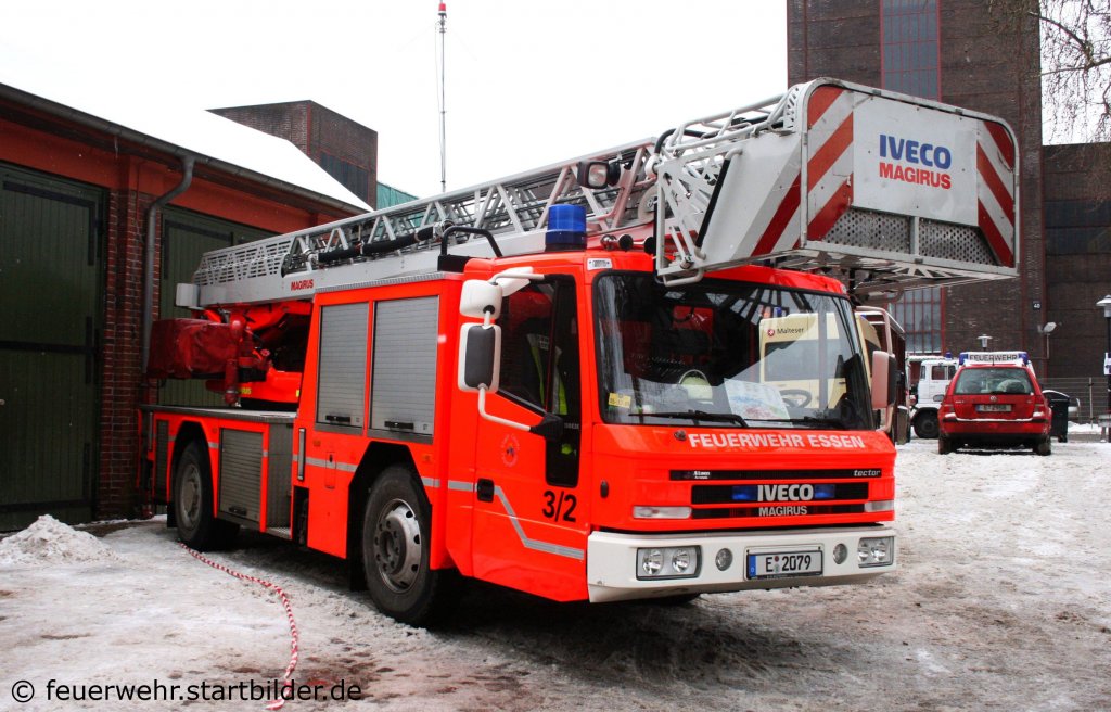 DLK 23/12 (Florian Essen 5/33/1) der Feuerwehr Essen habe ich am 10.1.2010 auf der Zeche Zollverein bei einer Brandsicherheitswache aufgenommen.