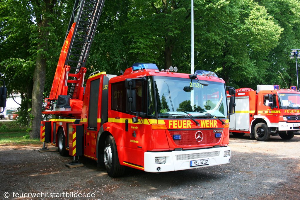DLKA 23/12 (NE GV 12) auf MB Econic mit Metz Aufbau.
Aufgenommen in Grevenbroich am 30.4.2011.