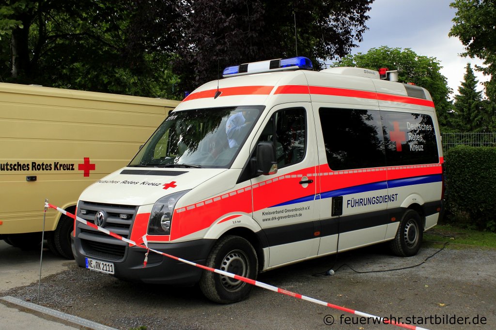 ELW 1 (2/11/1) des DRK OV Grevenbroich.
Aufgenommen bei einer Kirmes in Dormagen.