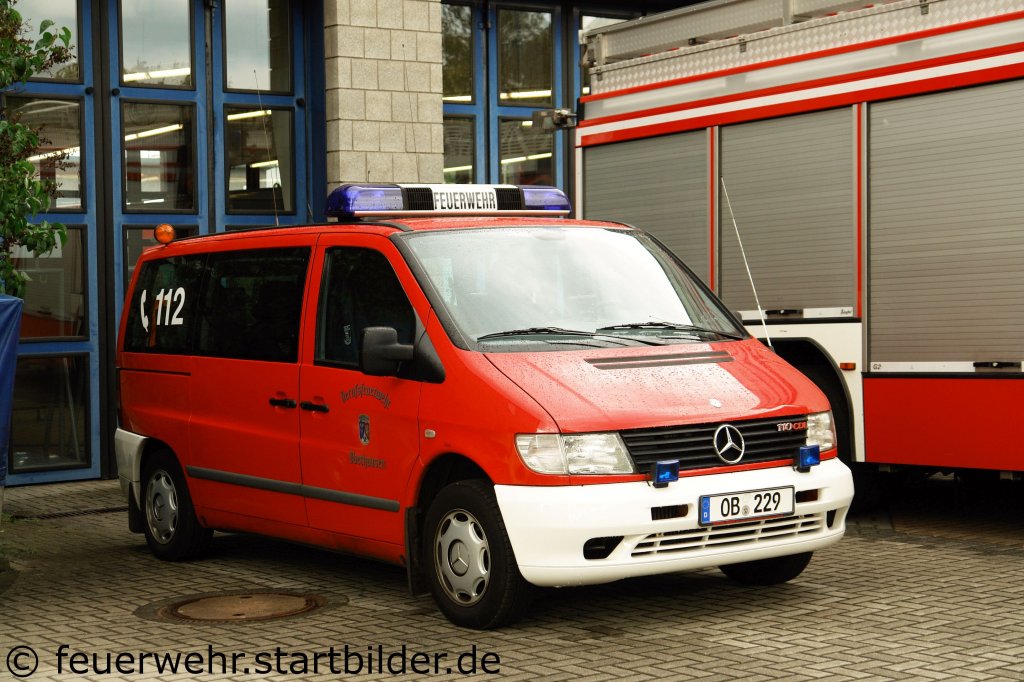 ELW 1 (2/11/1).
Der ELW ist bei der Wache 2 in Oberhausen Stationiert.
Aufgenommen am 18.9.2011 beim Tdo der FF Oberhausen Sterkrade.