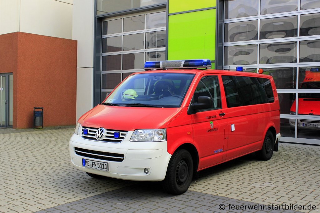 ELW 1 (5/11/1) der Feuerwehr Langenfeld.
Das Fahrzeug wurde von Hensel Ausgebaut.
Aufgenommen beim Tdot der Feuerwehr Langenfeld,30.6.2012.