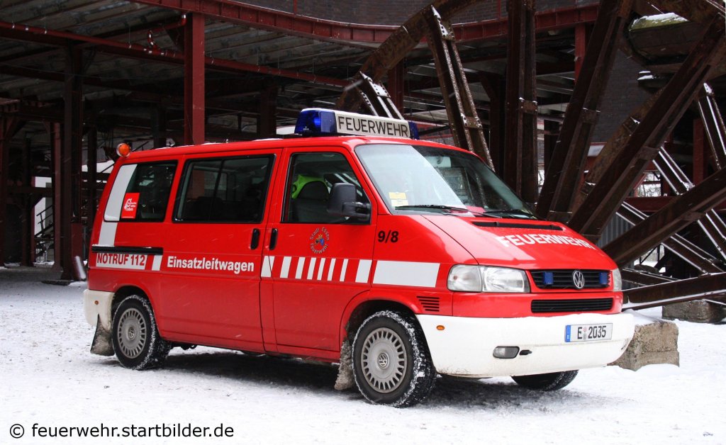 ELW 1  9/8 (E 2035) (Florian Essen 1/11/2)
Aufgenommen auf der Zeche Zollverein in Essen am 10.1.2010. 
Das Fahrzeug ist bei der BF als Reservefahrzeug hinterstellt.
