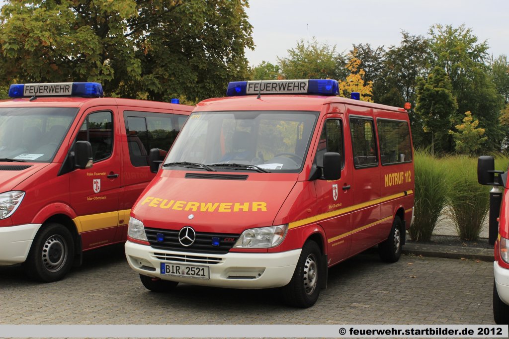 ELW 1 (BIR 2521) der Feuerwehr Idar Oberstein Feuerwache 2 in Tiefenstein.
Aufgenommen beim Jubil�um 50 Jahre LFV-Rheinland-Pfalz in Mainz,6.10.2012.