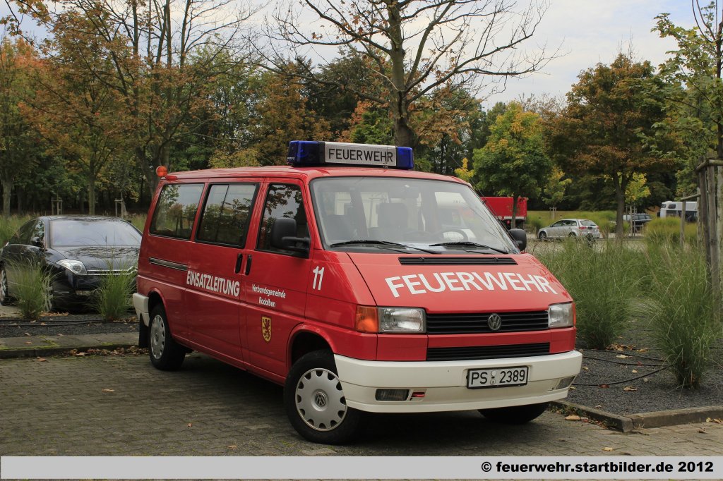 ELW 1 (PS 2389) der FF Rodalben.
Das Fahrzeug ist Baujahr 1993.
Aufgenommen beim Jubil�um 50 Jahre LFV-Rheinland-Pfalz in Mainz,6.10.2012.