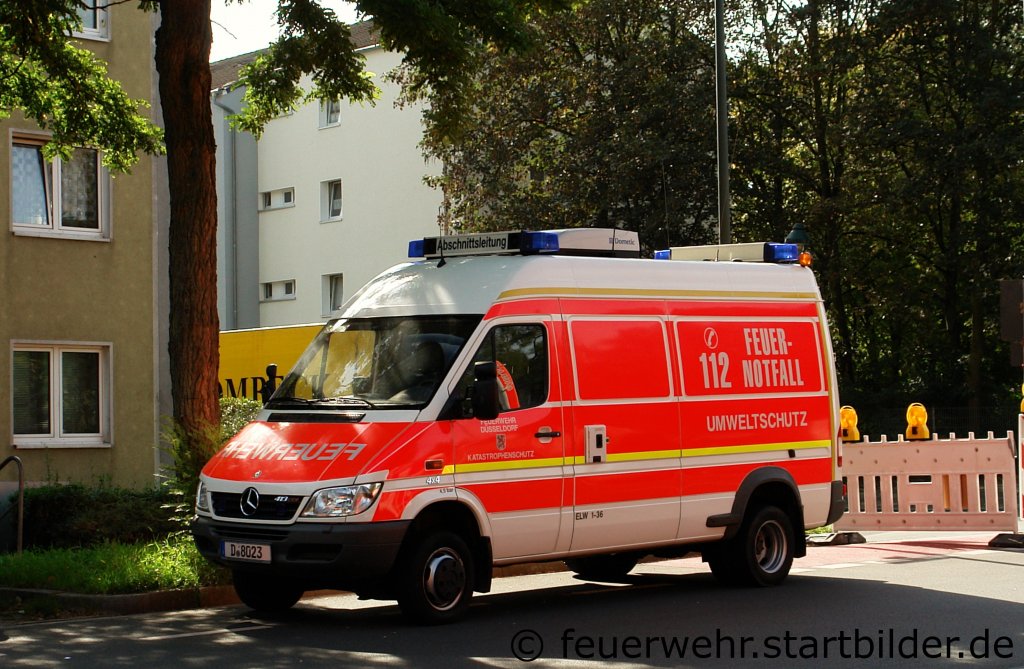 ELW 1/36 (10/11/1) der Umweltwache D�sseldorf.
Das Fahrzeug kann auch als Messleitwagen Eingesetzt werden.
Das Fahrzeug steht auf der Wache 10 in D�sseldorf.
Dr�ger Safety hat das Fahrzeug Ausgebaut..
Aufgenommen beim Tag der Offenen T�r der Wache 7 am 23.9.2011.