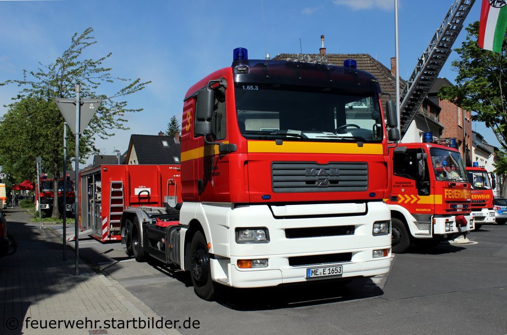ELW (1/65/3) der Feuerwehr Erkrath.
Aufgenommen beim Tdot der FF Erkrath am 17.5.2012.