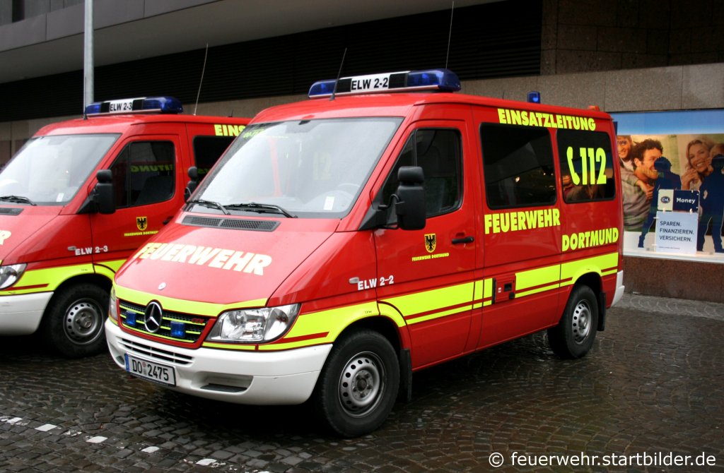 ELW 2-3 (DO 2475) (Funk:00/11/2) der Feuerwehr Dortmund.
Aufgenommen beim Stadtfeuerwehrtag in der Dortmunder Innenstadt am 12.6.2010.
