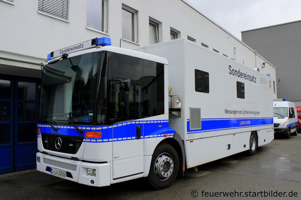 Fahrzeug des LANUV NRW.
Hierbei handelt es sich um ein Laborfahrzeug.
Aufgenommen beim Tdot der BF Essen, 26.8.2012.