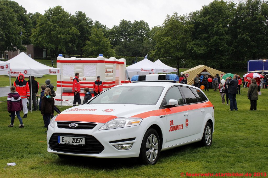 Fahrzeug (E J 2057) der Johanniter Essen.
Aufgenommen beim Tag der Hilfsorganisationen am 26.5.2013 in M�lheim.