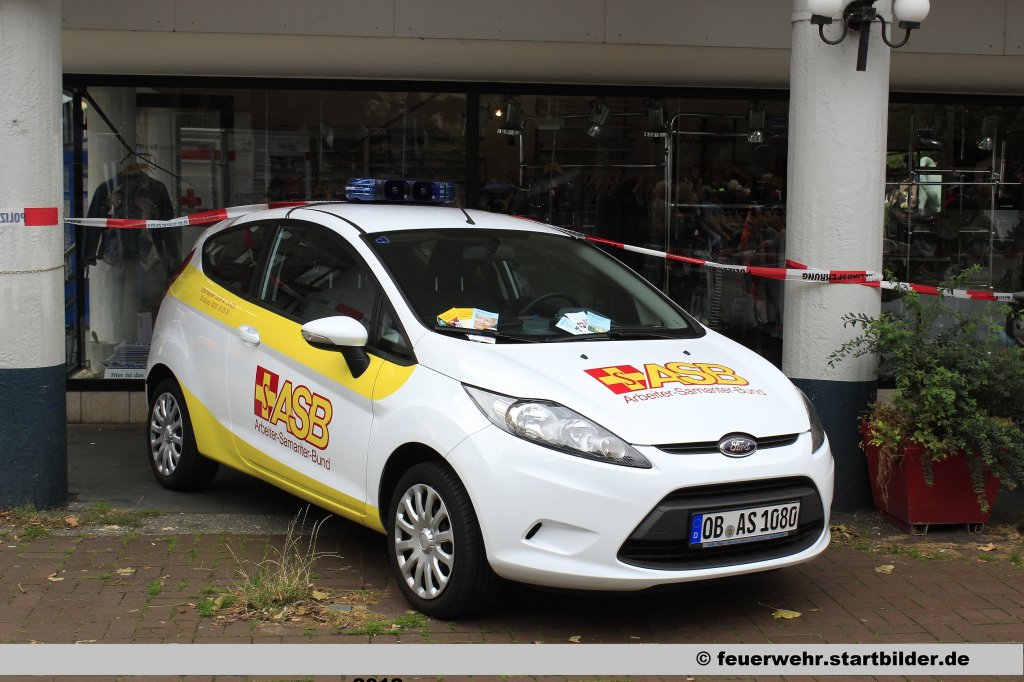 Fahrzeug (OB AS 1080) des ASB Oberhausen.
Aufgenommen beim Blaulichttag 2012 in Oberhausen,29.9.2012.