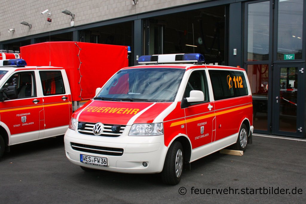 Feuerwehr Dinslaken
ELW 1 (Funk:3/11/1).
Aufgenommen bei der Feuerwehr Dinslaken am 10.7.2011.