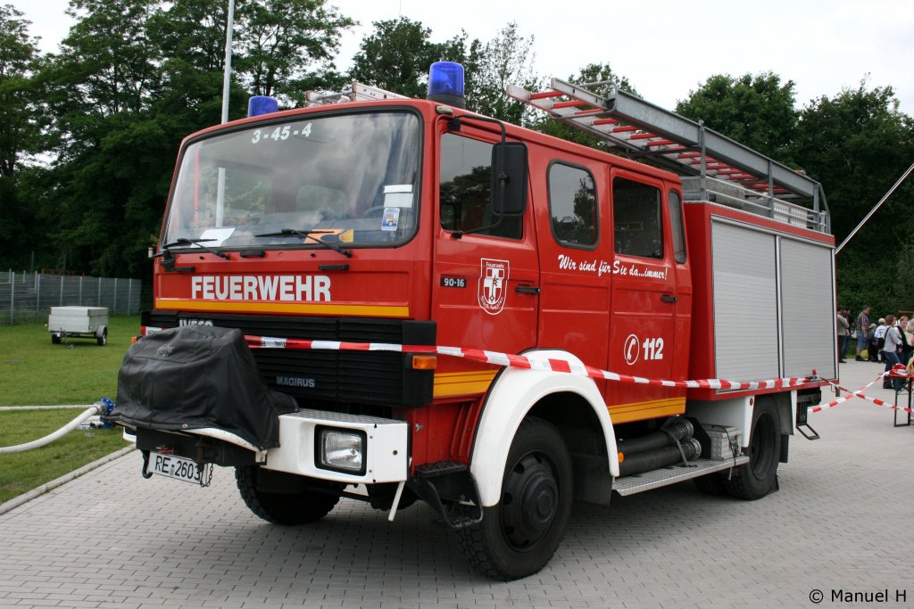 Feuerwehr Dorsten
3/45/4
RE 2603
LF 16TS
IVECO 90-16
Aufgenommen bei Tag der Offenen T�r der Feuerwehr Dorsten, 13.6.2010.
