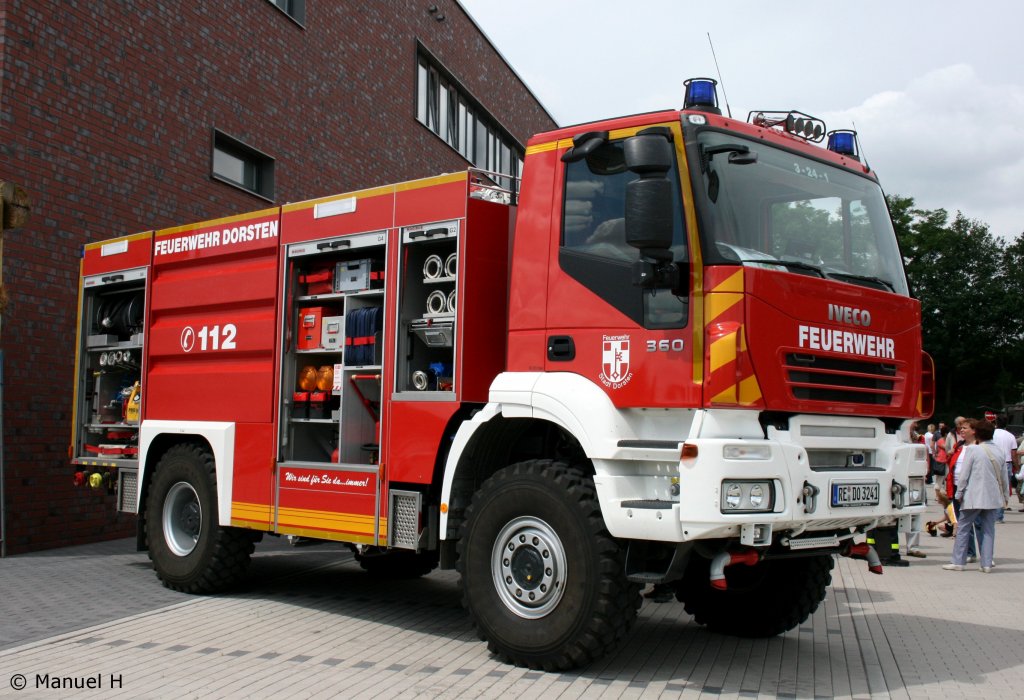 Feuerwehr Dorsten
RE DO 3241
3/24/1
TLF 20/40 SL
IVECO 360
Aufgenommen bei Tag der Offenen T�r der Feuerwehr Dorsten, 13.6.2010.
