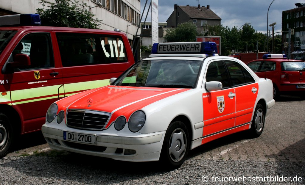 Feuerwehr Dortmund
DO 2700
Kodw 9
Mercedes Benz
Aufgenommen vor der Feuerwache 1 in Dortmund, 28.8.2010.