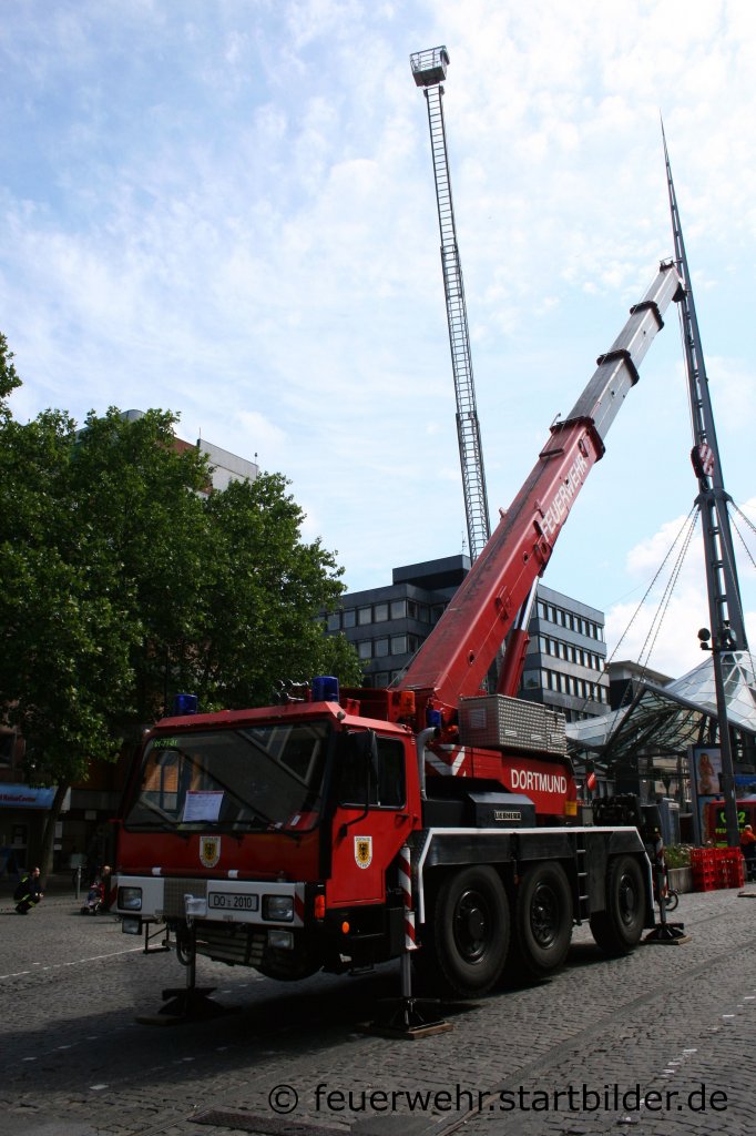 Feuerwehr Dortmund
FKW 20/30 (Funk:01/71/01).
Aufgenommen beim Stadtfeuerwehrtag in Dortmund am 11.6.2011.