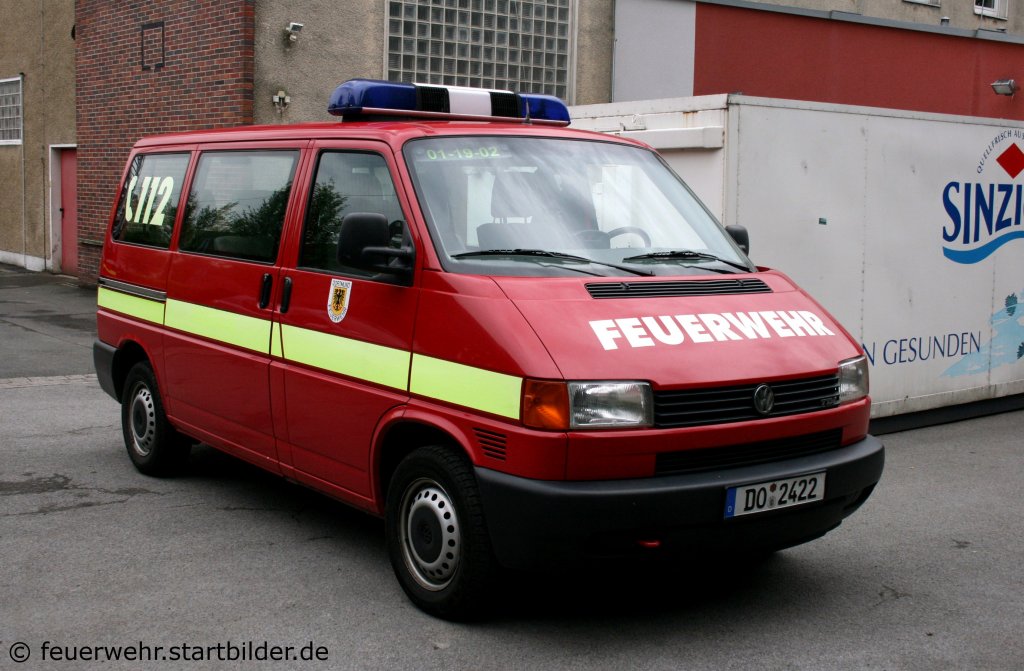 Feuerwehr Dortmund
Florian Dortmund 1/19/2
Kennzeichen DO 2422
Fahrzeugart MTF
Hersteller  VW T4
Aufgenommen beim Tag der Offenen T�r der Freiwilligen Feuerwehr Holzen am 8.5.2010.