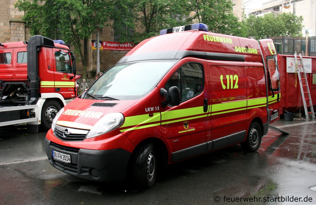 Feuerwehr Dortmund
Florian Dortmund 5/74/1
Kennzeichen DO FW 2014
Fahrzeugart LKW 12
Hersteller  OPEL
Aufgenommen beim Stadtfeuerwehrtag in der Dortmunder Innenstadt am 12.6.2010.