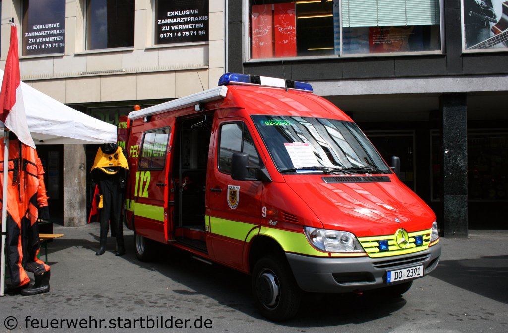 Feuerwehr Dortmund
Ger�tewagen Wasserrettung GW-W (Funk:01/58/01).
Aufgenommen beim Stadtfeuerwehrtag in Dortmund am 11.6.2011.