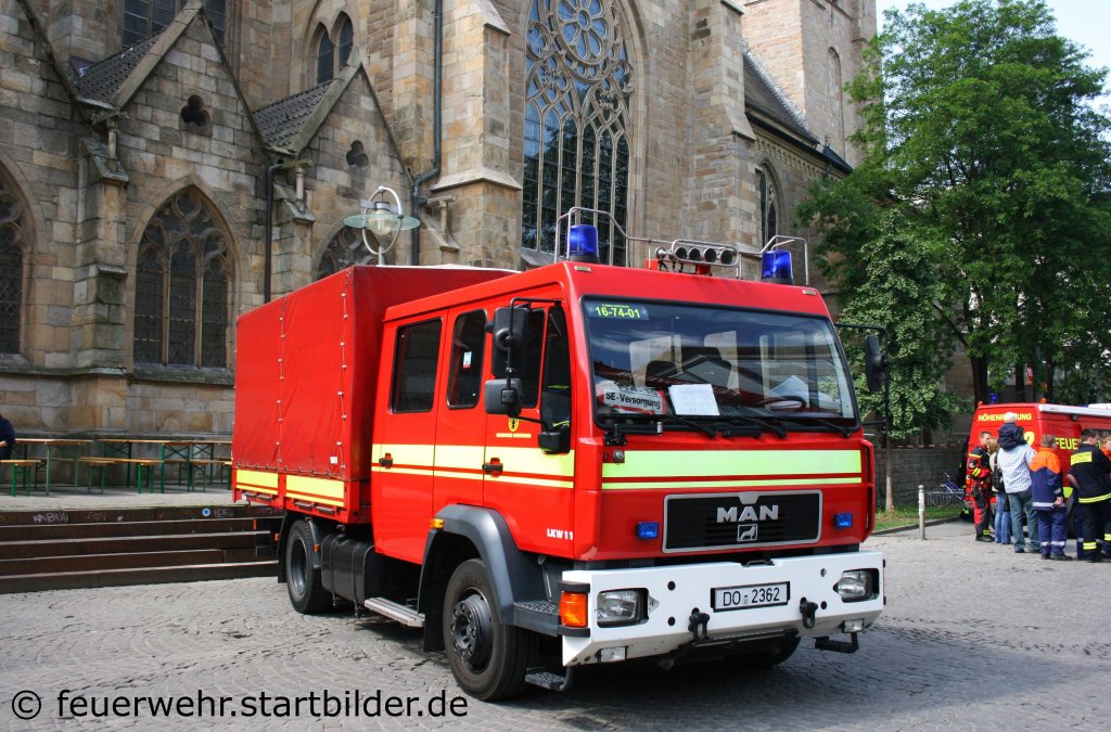 Feuerwehr Dortmund
LKW 11 (Funk:16/74/01).
Aufgenommen beim Stadtfeuerwehrtag in Dortmund am 11.6.2011.