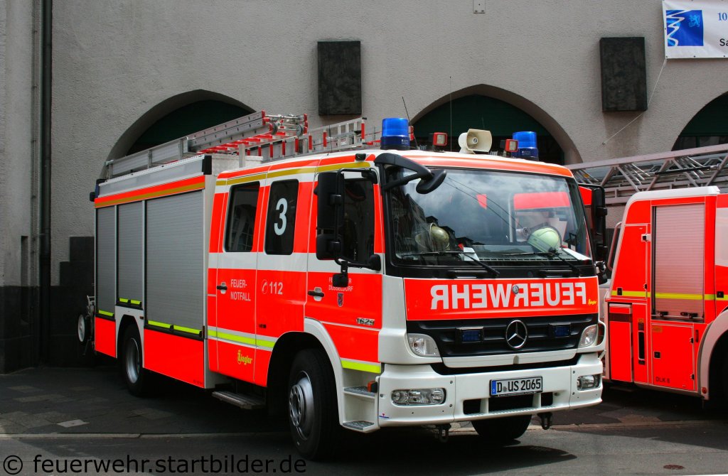Feuerwehr D�sseldorf
HLF 20/16 (Funk:03/46/02).
Aufgenommen beim Tag der Offenen T�r der Feuerwache D�sseldorf Derendorf, 16.7.2011.
