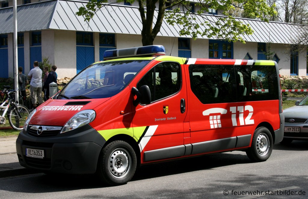 Feuerwehr Gladbeck 
LZ Rentford
Florian Gladbeck 4/19/5
RE 6353
MTF
OPEL
Aufgenommen bei Tag der Offenen T�r der Feuerwehr Gladbeck Rentfort,24.4.2010 