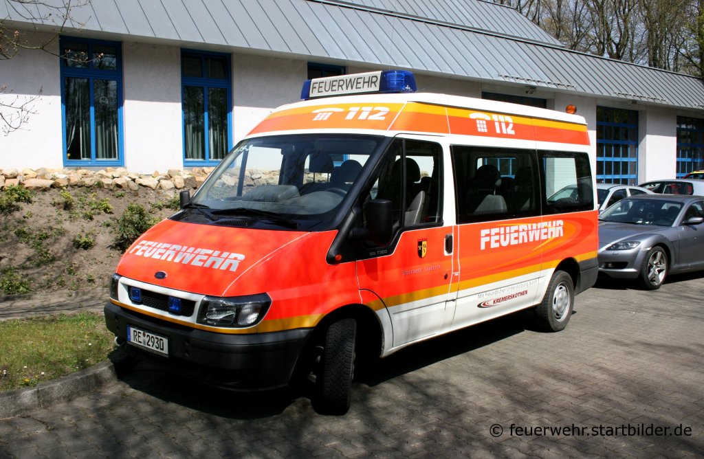 Feuerwehr Gladbeck
LZ Rentford
Florian Gladbeck 4/19/3
RE 2930
MTF
Ford 85 T300
Aufgenommen bei Tag der Offenen T�r der Feuerwehr Gladbeck Rentfort,24.4.2010 