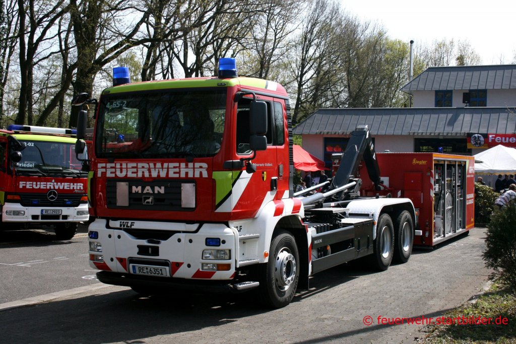 Feuerwehr Gladbeck
LZ Rentford
Florian Gladbeck 4/65/2
RE 6351
WLF
MAN 
Aufgenommen bei Tag der Offenen T�r der Feuerwehr Gladbeck Rentfort,24.4.2010 