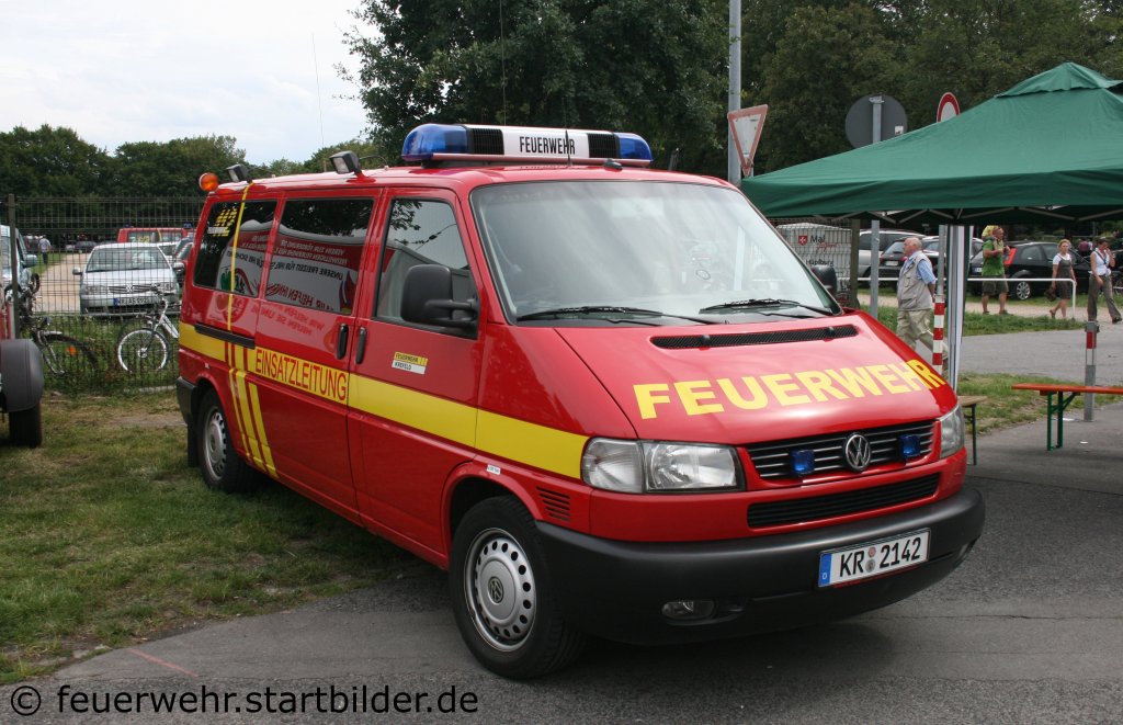 Feuerwehr Krefeld
ELW 1 (Funk:1/11/1).
Aufgenommen beim Blaulichtag in Krefeld am 10.7.2011.