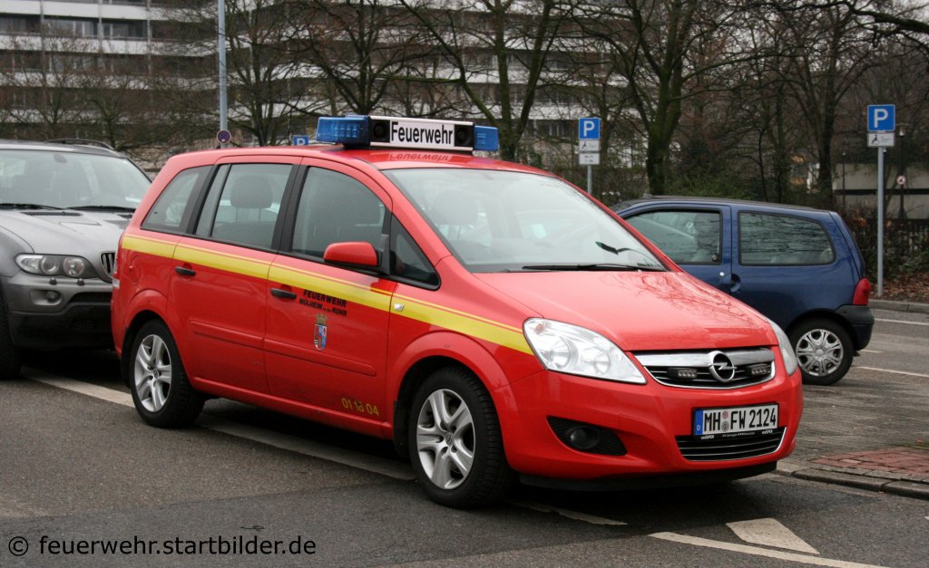 Feuerwehr M�lheim an der Ruhr
Florian M�lheim 1/18/4
MH FW 2124
OPEL
Aufgenommen am HBF M�lheim, 18.1.2010.
