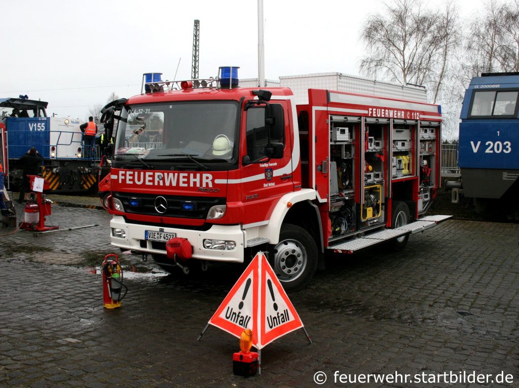 Feuerwehr Nettetal
4/52/31
VIE F 4523
RW 2
MB Atego
Aufgenommen bei einem Bahnhofsfest in Kaldenkirchen,6.12.2009.
