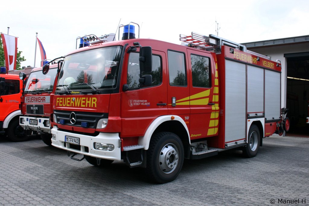 Feuerwehr Velbert
3.43.2
ME FW 9432
HLF 20/16
MB Atego
Aufgenommen beim Tag der Offenen T�r der Feuerwehr Velbert Neviges am 8.5.2010.

