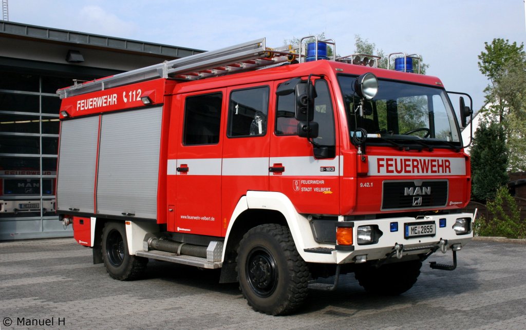 Feuerwehr Velbert
9.42.1
ME 2855
LF 10/6
MAN 8-163
Aufgenommen beim Tag der offenen T�r der Feuerwehr Velbert Neviges am 8.5.2010.