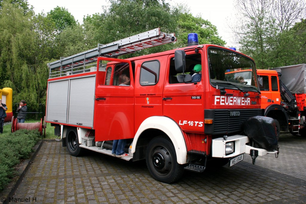 Feuerwehr Velbert
9.45.5
ME 8148
LF 16TS
IVECO 90-16
Aufgenommen beim Tag der Offenen T�r der Feuerwehr Velbert Neviges am 8.5.2010.

